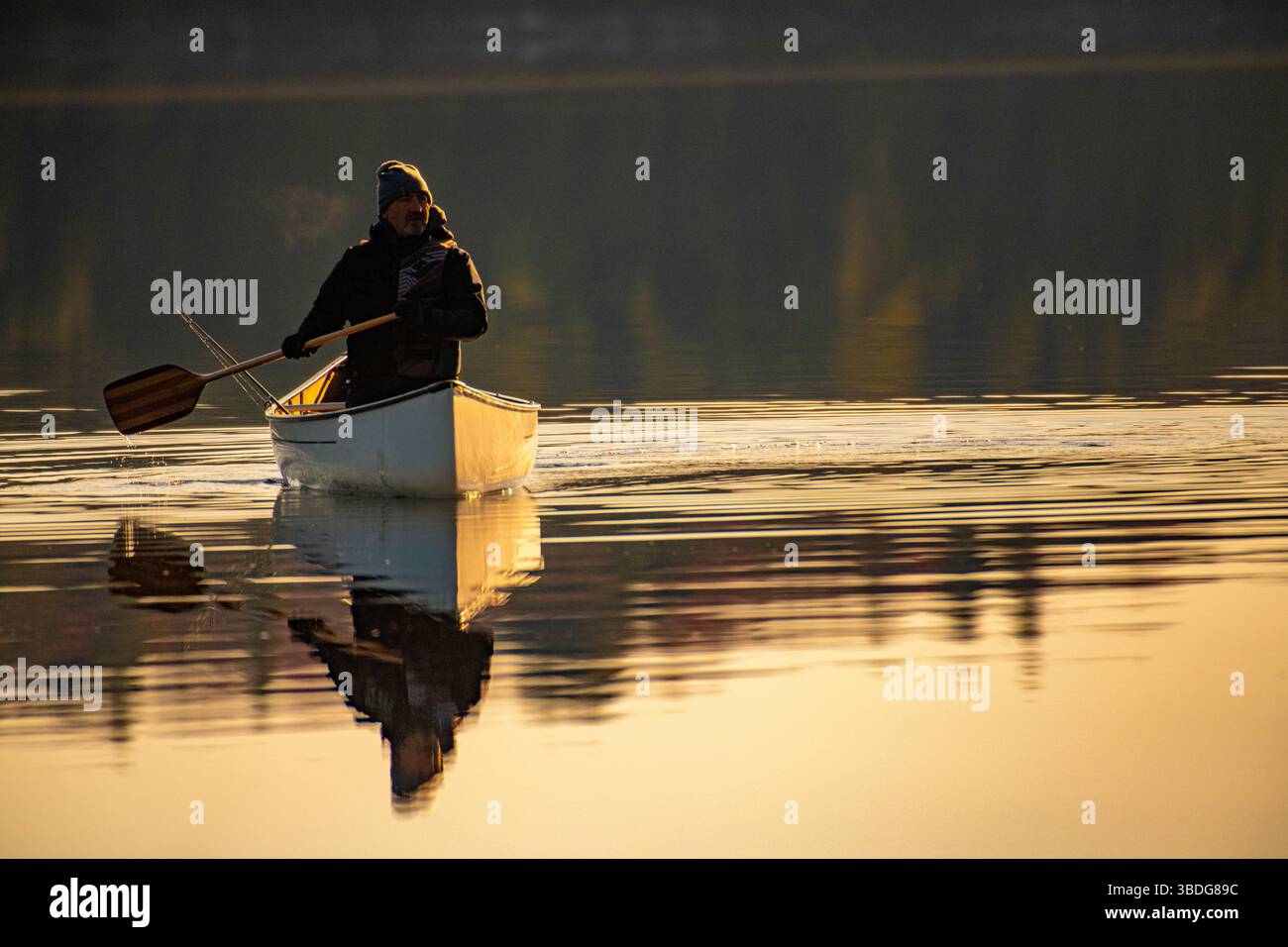 Pêche et canoë-kayak en plein air - Parc national Alogoquin en Ontario, Canada Banque D'Images