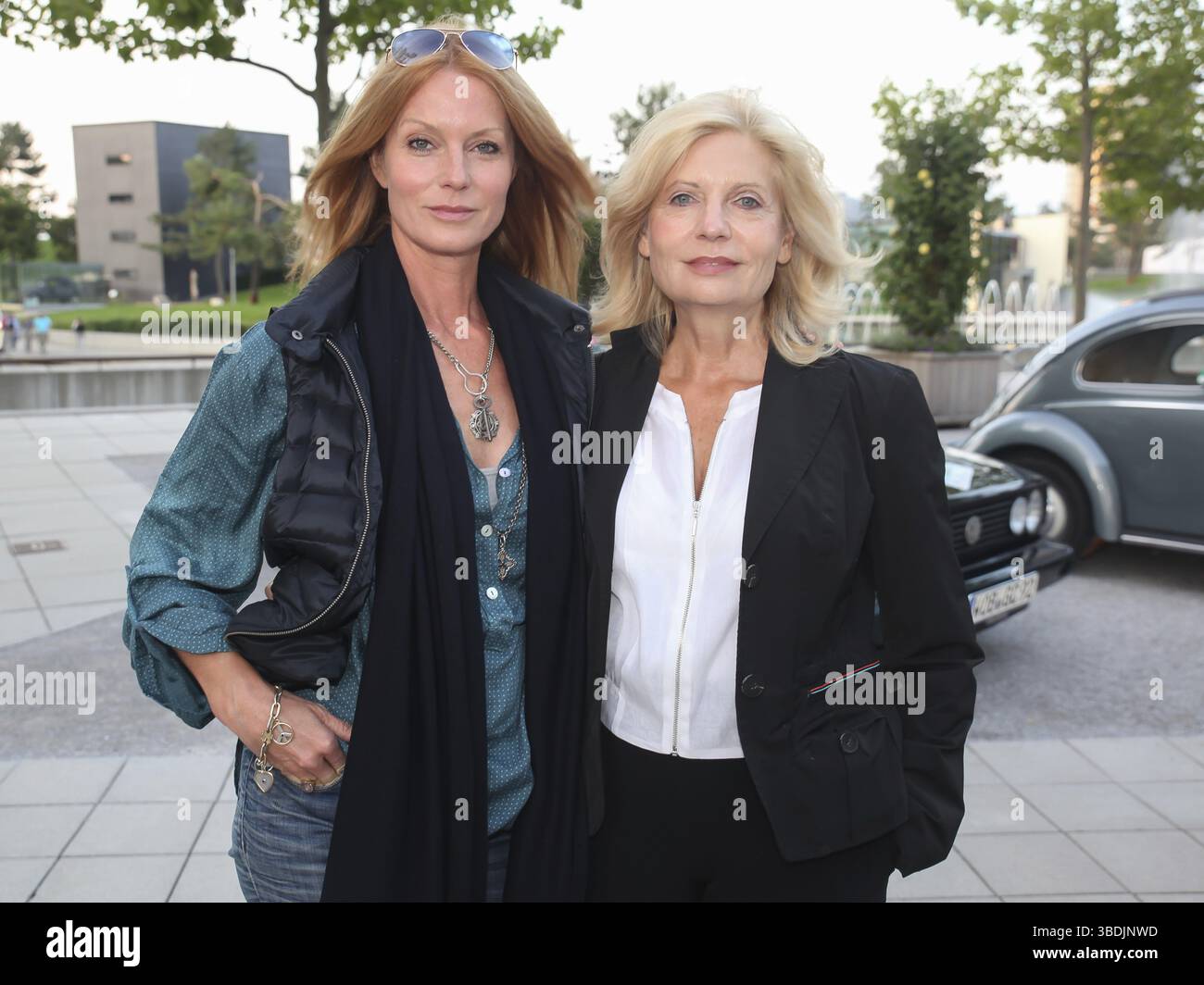 Les actrices allemandes Esther Schweins et Sabine Postel 8e Hambourg-Berlin Classic 2015 Wolfsburg, les actrices allemandes Esther Schweins et Sabine Postel 8e H. Banque D'Images