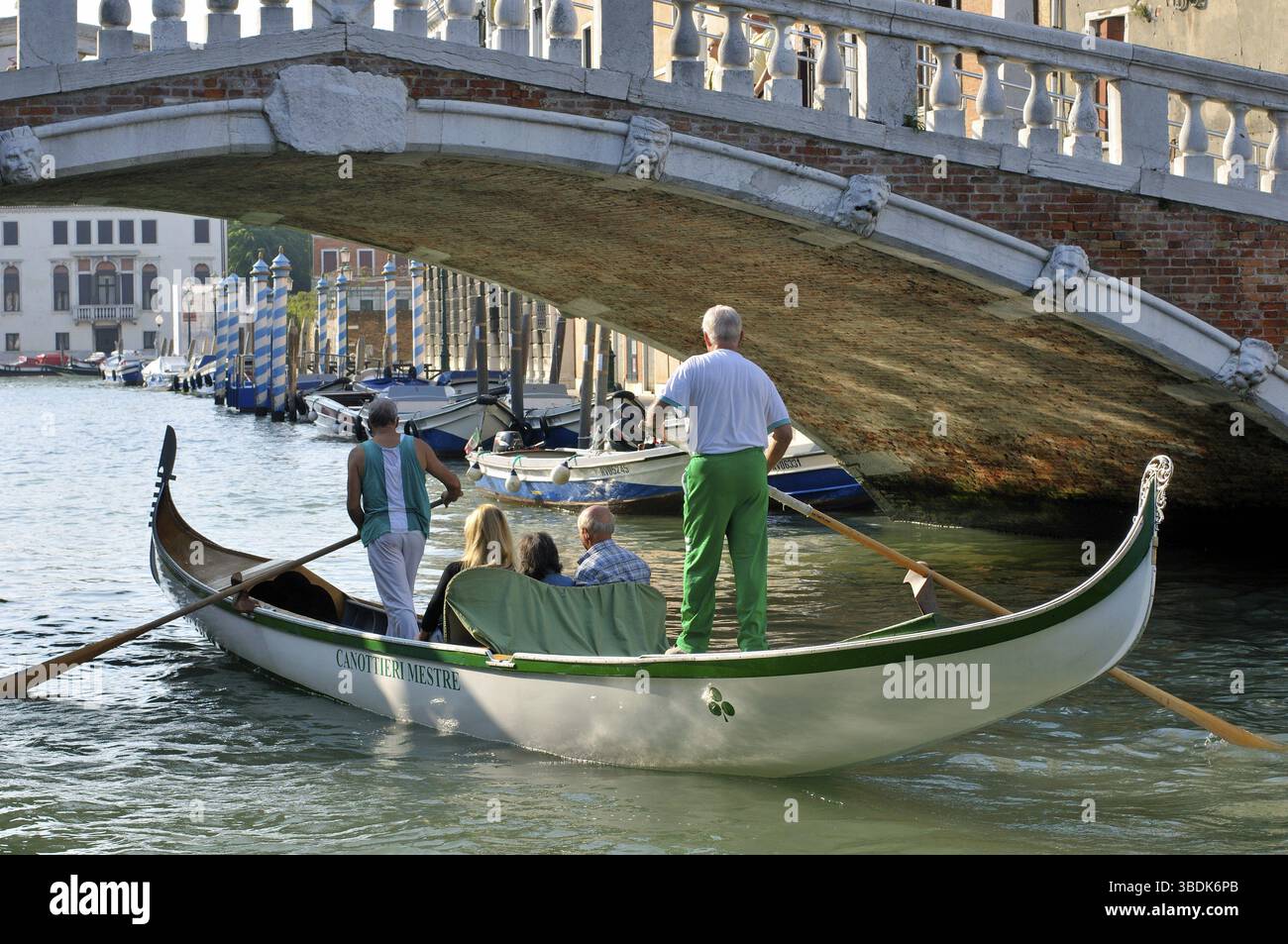 Aujourd'hui, la télécabine sert principalement aux touristes comme attraction typique de Venise. Les Vénitiens utilisent encore la gondole pour les mariages, les célébrations et les cérémonies Banque D'Images