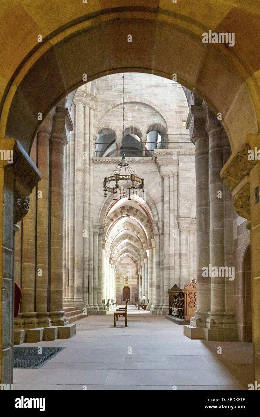 Suisse - 8 juillet 2020 : vue intérieure du minster de Bâle Banque D'Images