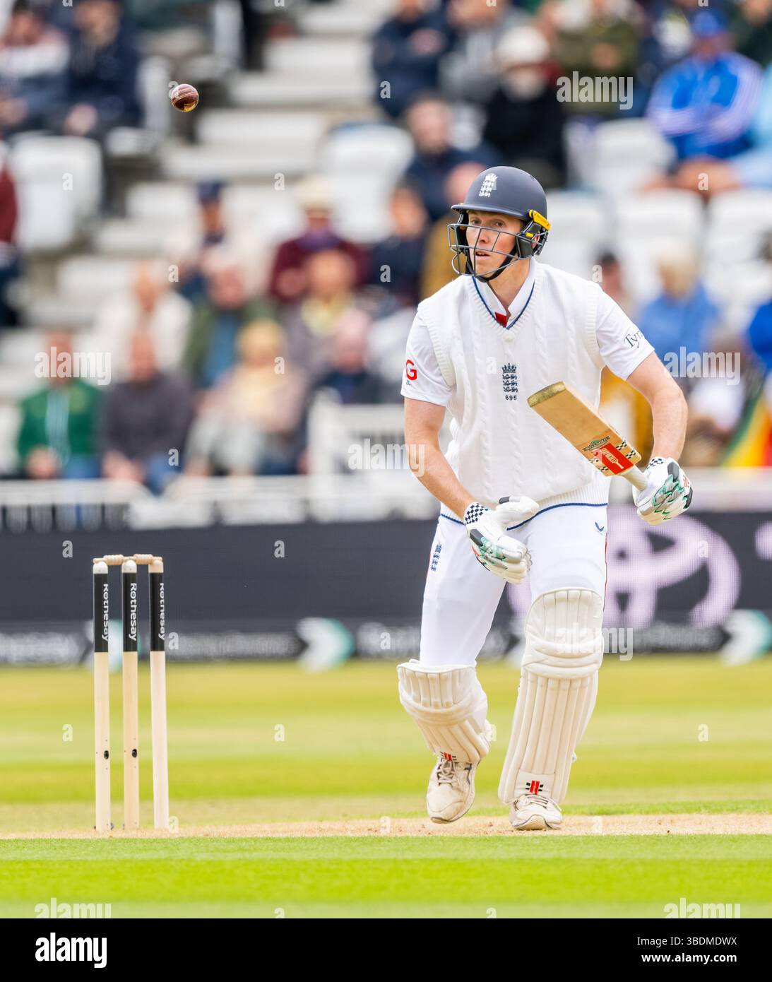 Zak Crawley battant pour l'Angleterre le premier jour du Rothesay test match entre l'Angleterre et le Zimbabwe Banque D'Images
