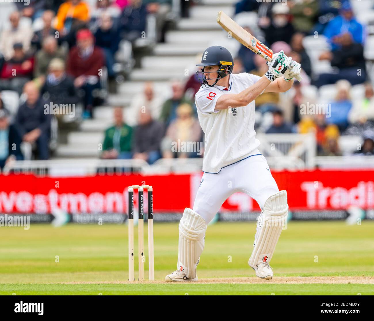 Zak Crawley battant pour l'Angleterre le premier jour du Rothesay test match entre l'Angleterre et le Zimbabwe Banque D'Images