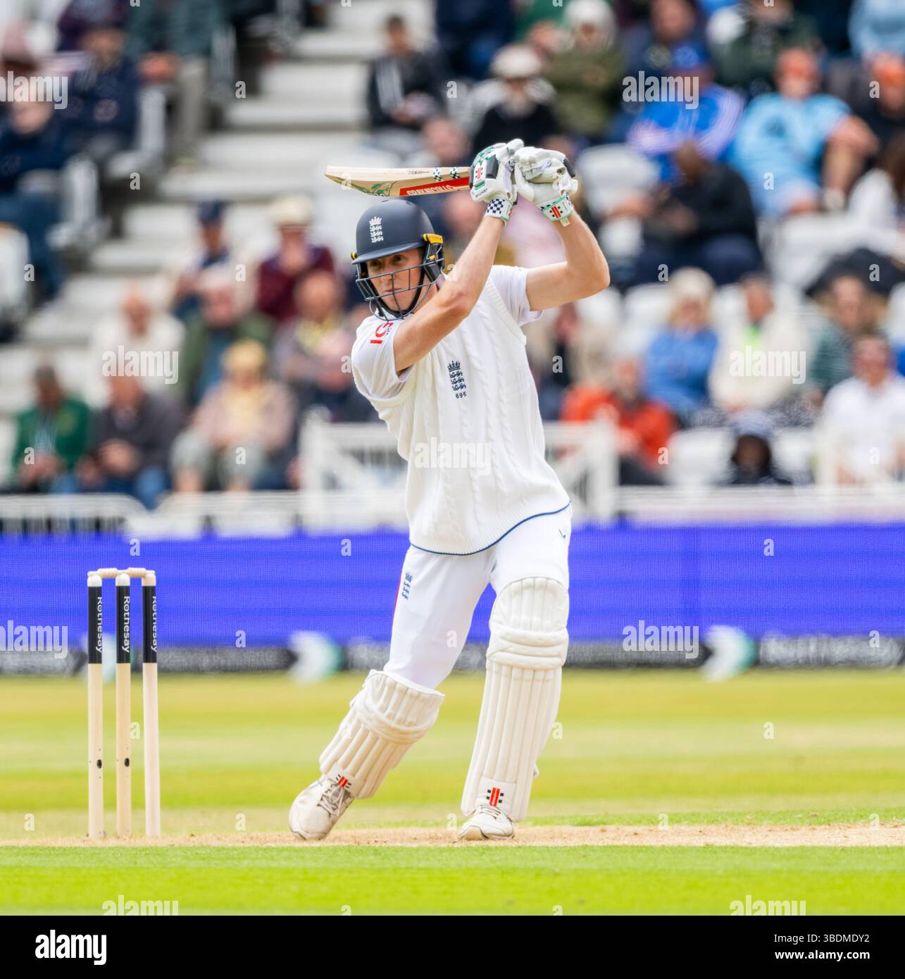 Zak Crawley battant pour l'Angleterre le premier jour du Rothesay test match entre l'Angleterre et le Zimbabwe Banque D'Images