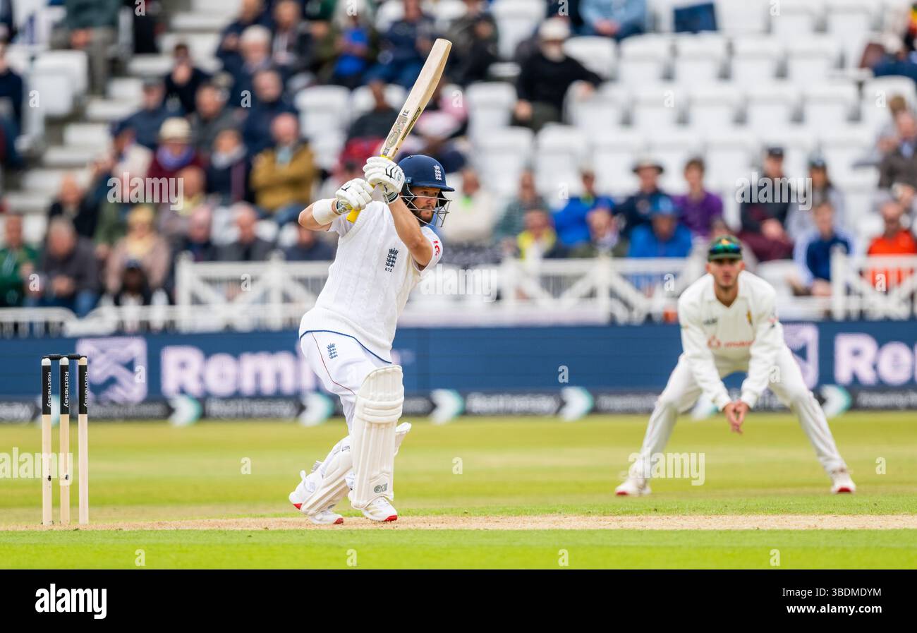 Ben Duckett battant pour l'Angleterre le premier jour du Rothesay test match entre l'Angleterre et le Zimbabwe Banque D'Images