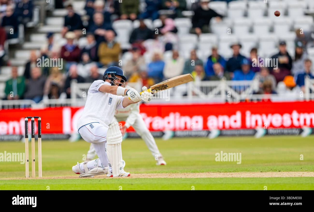 Ben Duckett battant pour l'Angleterre le premier jour du Rothesay test match entre l'Angleterre et le Zimbabwe Banque D'Images