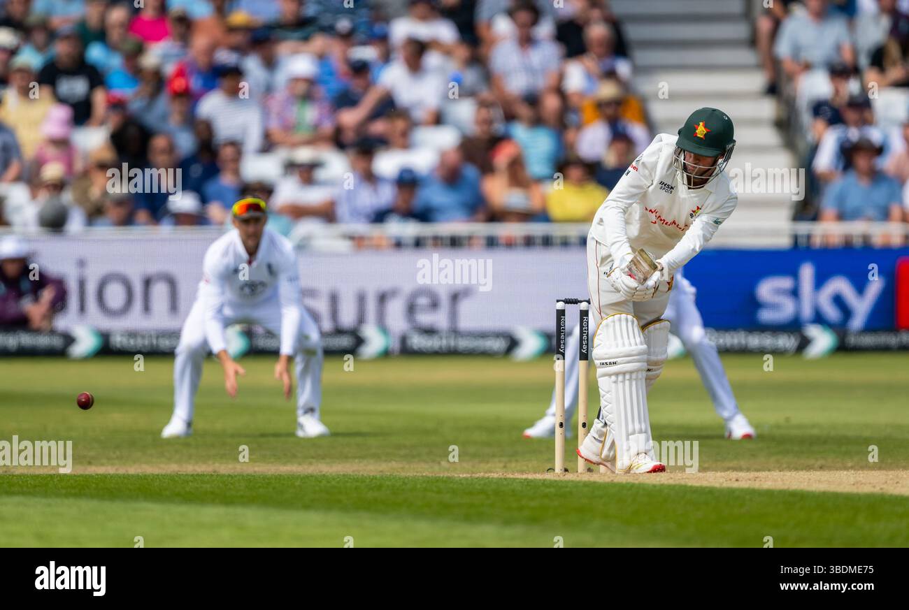 Sean Williams battant pour le Zimbabwe le deuxième jour du Rothesay test match entre l'Angleterre et le Zimbabwe Banque D'Images