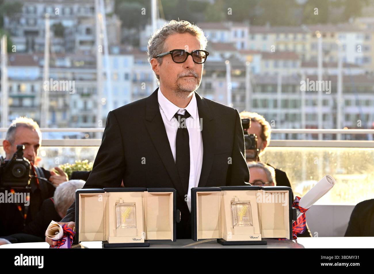 Kleber Mendonca Filho mit dem Preis für die beste regie BEI 'The secret agent' beim Photocall mit den Preisträgern auf dem Festival de Cannes 2025 / 78. Internationale Filmfestspiele von Cannes am Palais des Festivals. Cannes, 24.05.2025 Banque D'Images