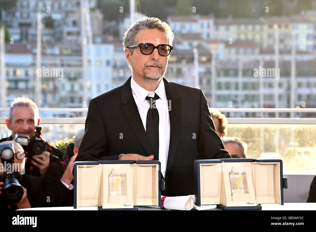 Kleber Mendonca Filho mit dem Preis für die beste regie BEI 'The secret agent' beim Photocall mit den Preisträgern auf dem Festival de Cannes 2025 / 78. Internationale Filmfestspiele von Cannes am Palais des Festivals. Cannes, 24.05.2025 Banque D'Images