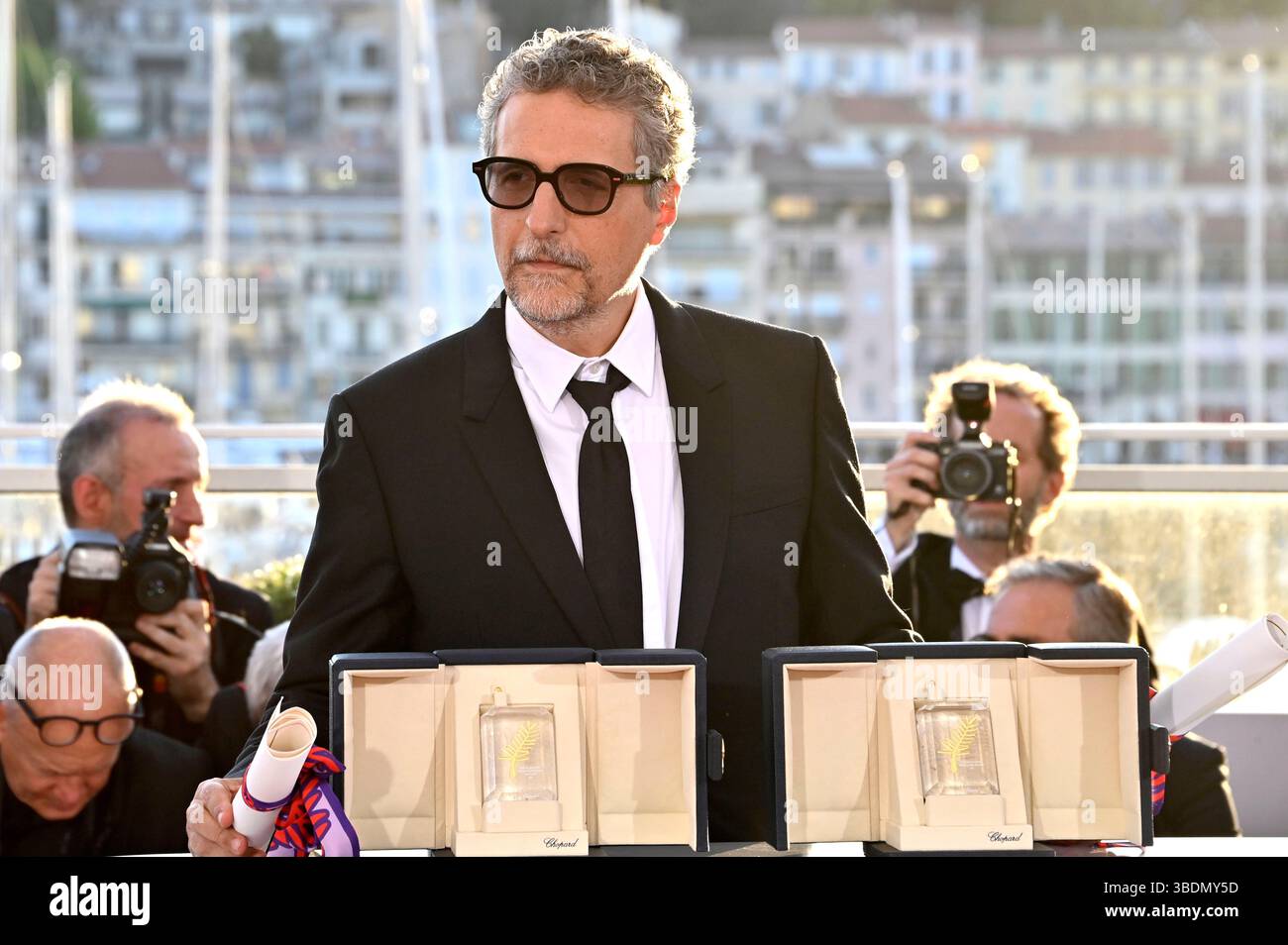 Kleber Mendonca Filho mit dem Preis für die beste regie BEI 'The secret agent' beim Photocall mit den Preisträgern auf dem Festival de Cannes 2025 / 78. Internationale Filmfestspiele von Cannes am Palais des Festivals. Cannes, 24.05.2025 Banque D'Images