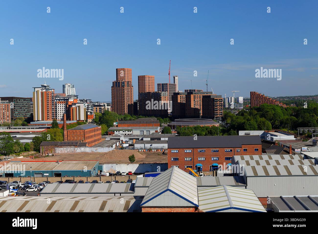 Regardant vers la région de South Bank de Leeds avec Latitude, The Junction, Sky Gardens, Sweetfields & Springwell Gardens appartements Banque D'Images