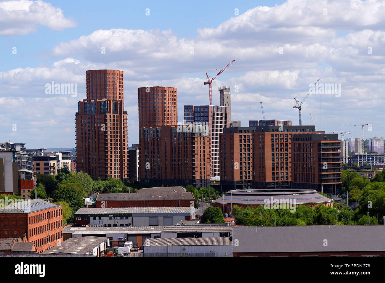 Regardant vers la région de South Bank de Leeds avec Latitude, The Junction, Sky Gardens, Sweetfields & Springwell Gardens appartements Banque D'Images
