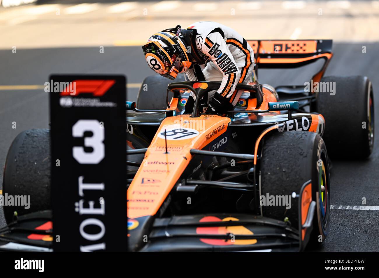 Montecarlo, Mezzolombardo, Monaco. 25 mai 2025. Oscar Piastri (McLaren F1 Team) arrive au Parc FermÃ¨ du Grand Prix FIA de formule 1 Monaco 2025 sur le circuit de Monaco à Montecarlo, Monaco. (Crédit image : © Daisy Facinelli/ZUMA Press Wire) USAGE ÉDITORIAL SEULEMENT ! Non destiné à UN USAGE commercial ! Banque D'Images
