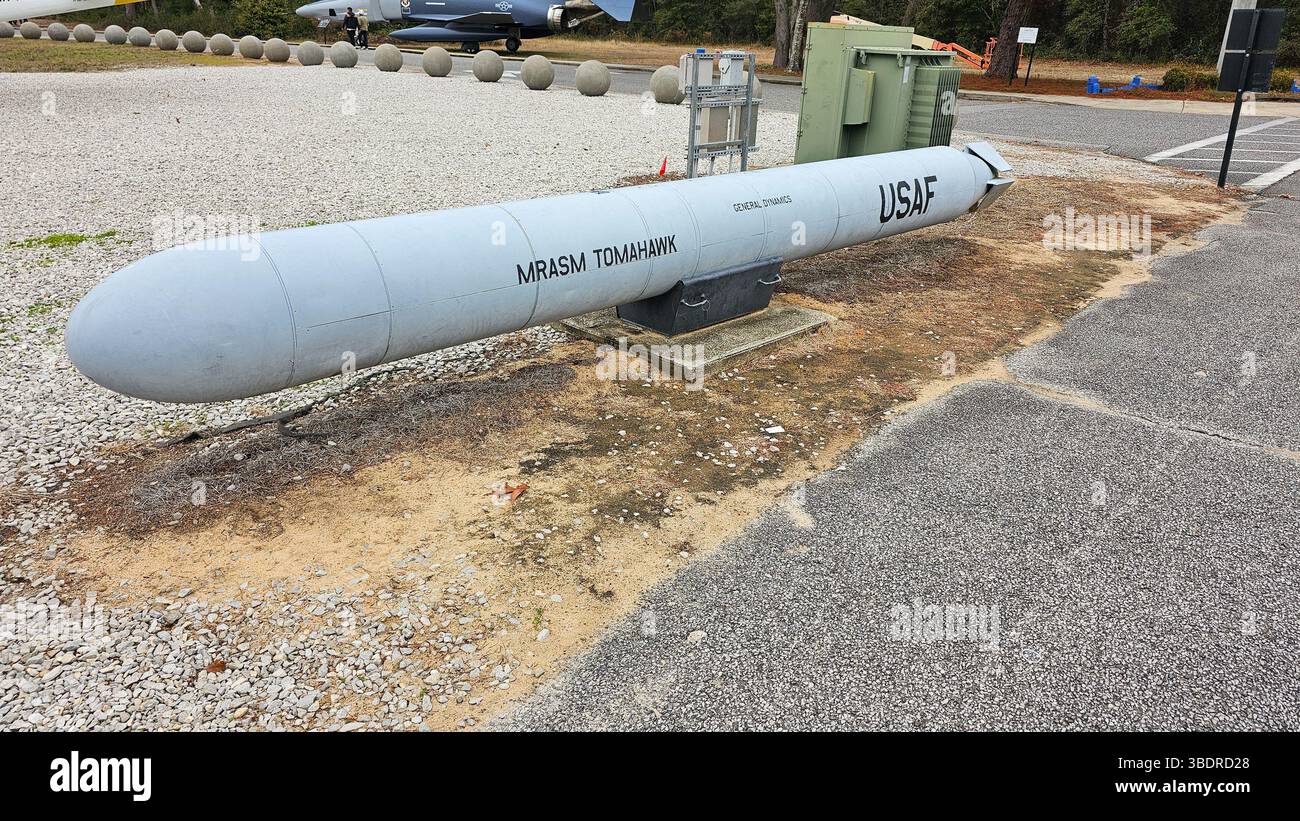 Eglin AFB, FL USA - 12.27.2024 : exposition de missiles vintage dans un musée en plein air, symbole de la technologie militaire et de l'histoire. Banque D'Images