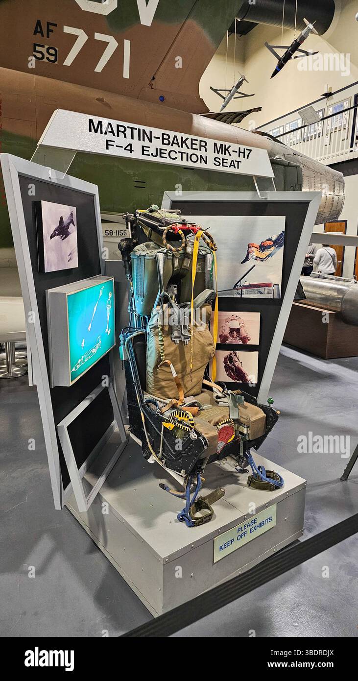 Eglin AFB, FL États-Unis - 12.27.2024 : affichage du siège d'éjection d'avion vintage, exposition du patrimoine de l'aviation, artefact du musée. Banque D'Images