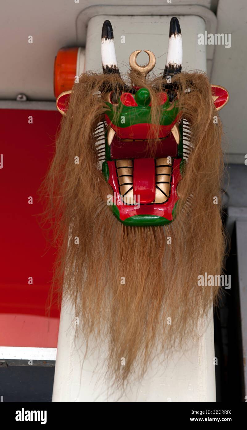 Un masque ushi-oni (ou diable de vache) généralement porté pendant le Festival Ushioni à Uwajima destiné à effrayer les mauvais esprits, Ehime, Japon. Banque D'Images