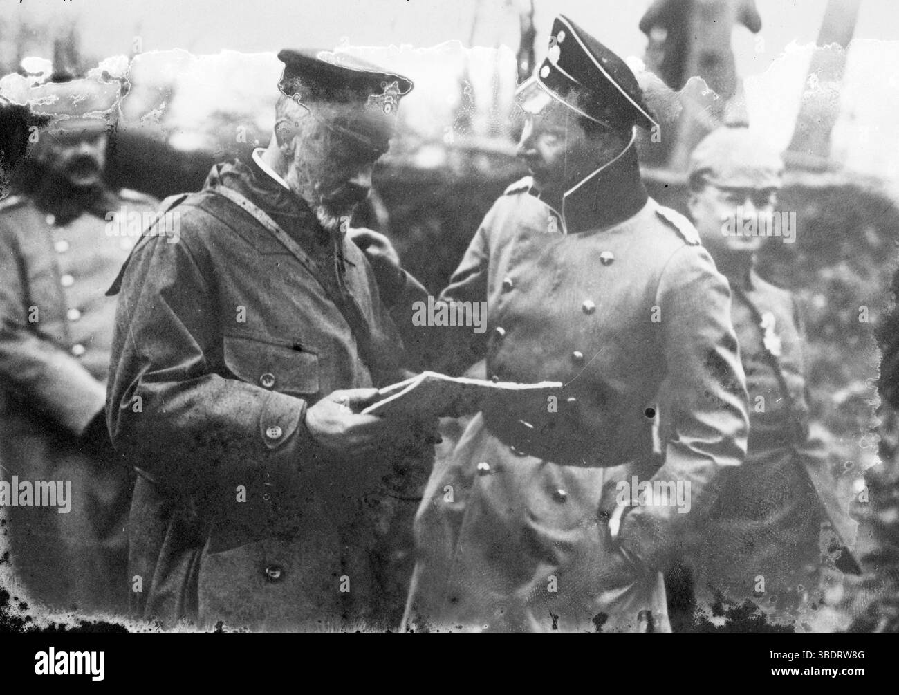 Le prince Henri de Prusse (1862-1929) (à gauche) en visite au prince héritier allemand Wilhelm (1882-1951) à son quartier général pendant la première Guerre mondiale Banque D'Images