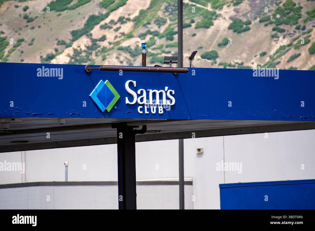 Spanish Fork, UT, États-Unis – 24 mai 2025 : la station-service Sam’s Club fournit des services de carburant aux membres et aux clients dans le cadre de la chaîne de clubs d’entrepôts de détail. Banque D'Images