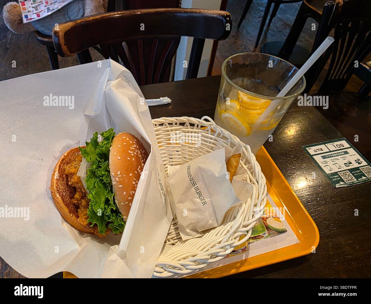 Sandwich au poulet et limonade Banque D'Images