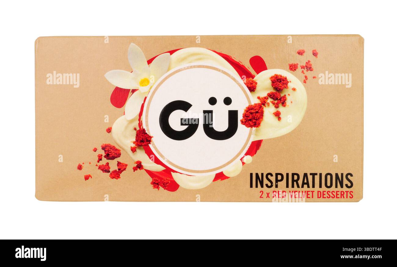 Boîte de desserts en velours rouge Gu inspirations contenant deux desserts de 82g. Banque D'Images Boîte de desserts en velours rouge Gu inspirations contenant deux desserts de 82g. Banque D'Images