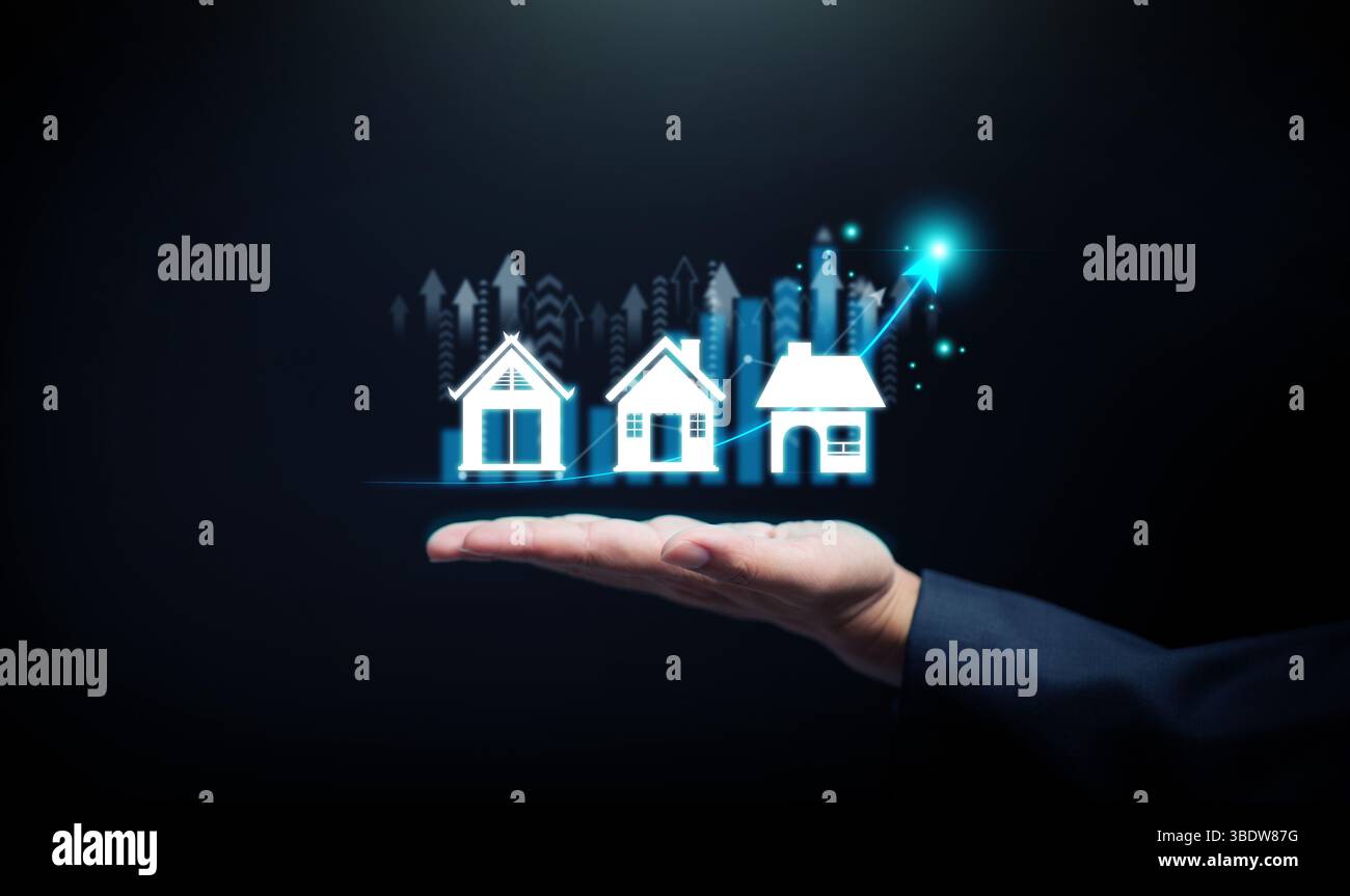 Concept de croissance immobilière. La main tient les icônes de maison et la courbe ascendante, symbolisant l'investissement immobilier, l'expansion du marché et le développement immobilier. Banque D'Images