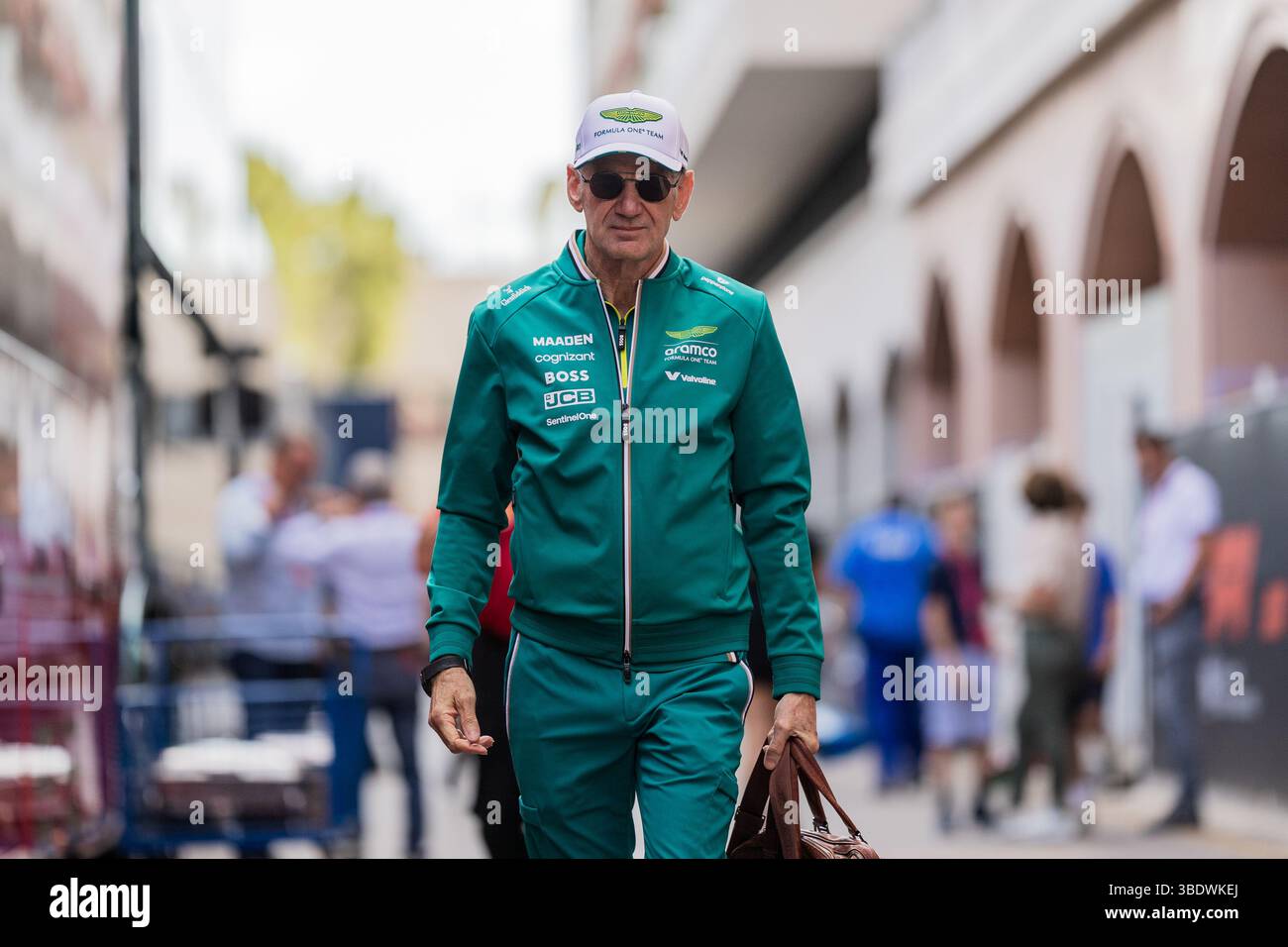 Circuit de Monaco, Monte-carlo, Monaco. 24.May.2025 ; Adrien Newey de Grande-Bretagne et Aston Martin Aramco F1 Team arrivent dans le paddock lors du Grand Prix de formule 1 de Monaco Banque D'Images