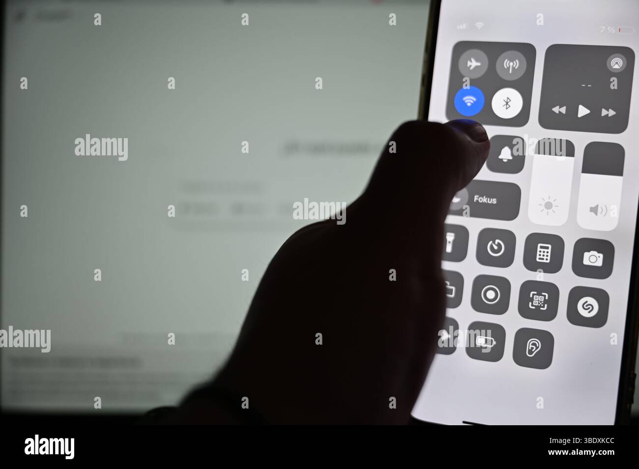 Icône Wi-Fi sur le téléphone Banque D'Images