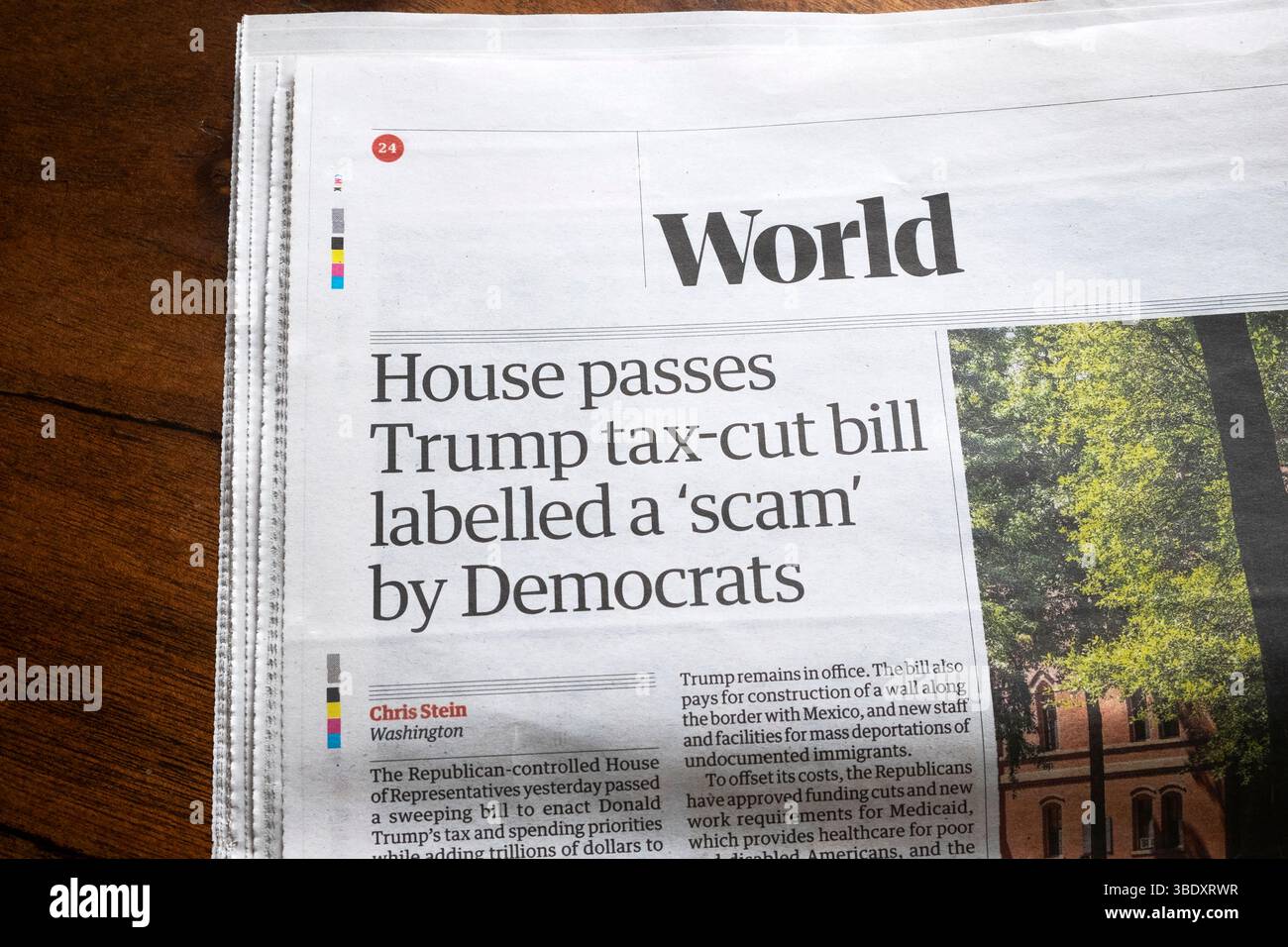 La Chambre des représentants des ÉTATS-UNIS adopte le projet de loi de réduction d'impôt de Trump qualifié d'« arnaque » par le journal démocrate Guardian Headline Economy article 23 mai 2025 Royaume-Uni Banque D'Images