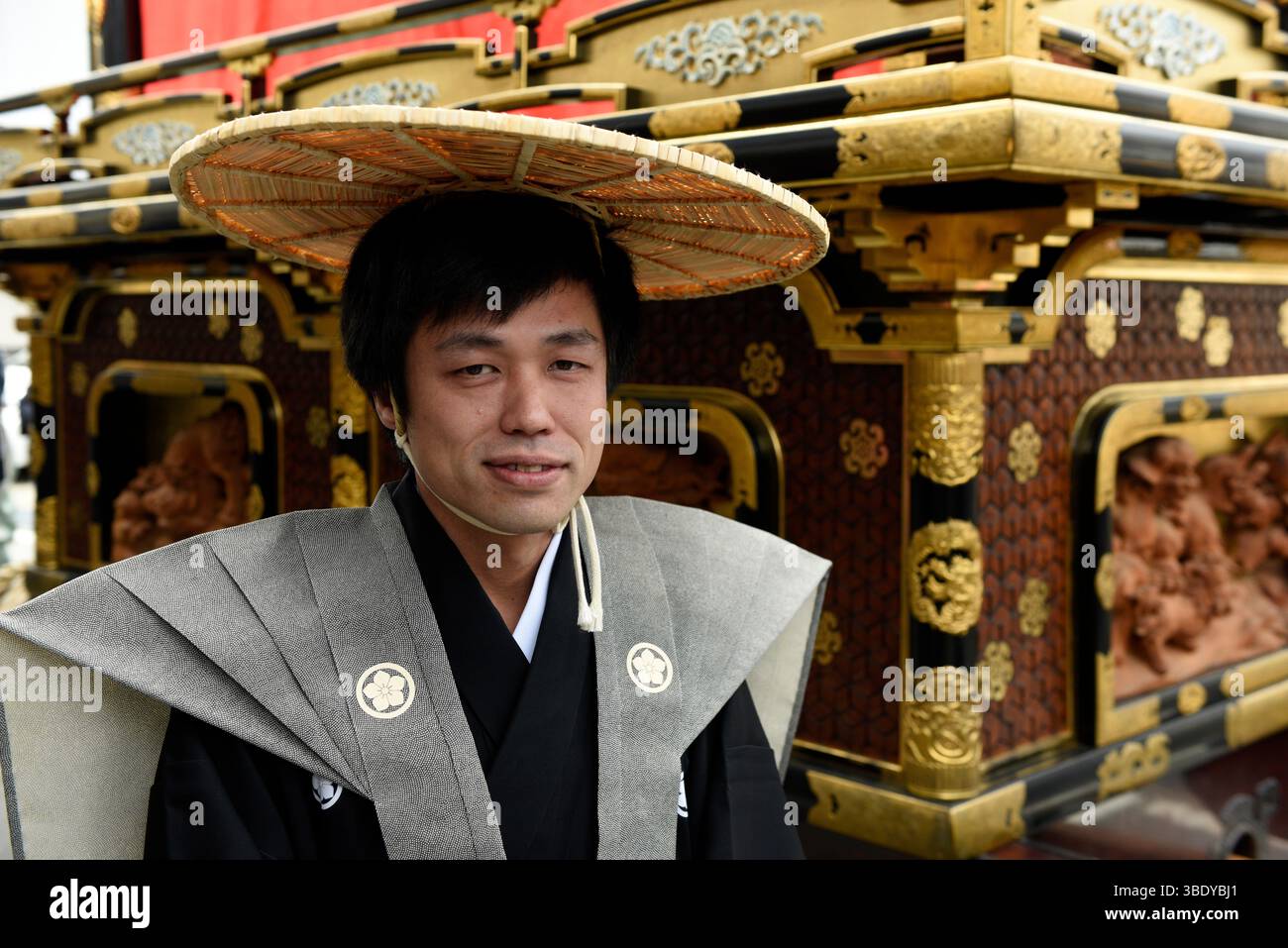 Portrait d'un jeune homme japonais avec des vêtements traditionnels au Festival Furukawa, Hida Furukawa, Japon, Asie. Banque D'Images
