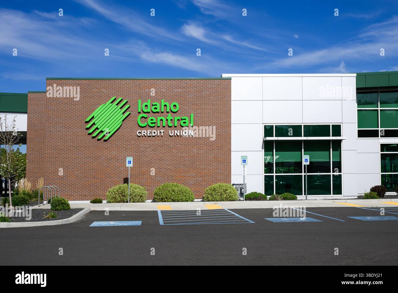 Moscou, ID, États-Unis - 7 mai 2025 ; Idaho Central Credit Union bâtiment avec signe et logo à Moscou Banque D'Images