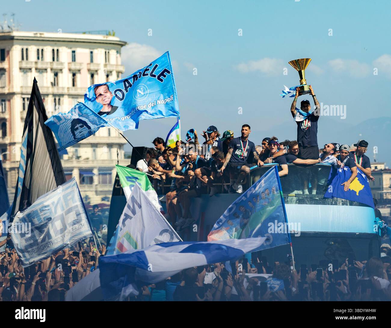 CRO 26 mai 2025 Naples, Lungomare Caracciolo. Le défilé des champions italiens sur les bus à toit ouvert. Neaphoto Sergio Siano Banque D'Images
