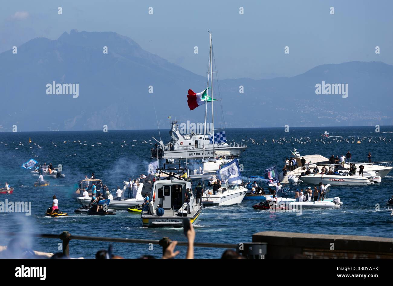 CRO 26 mai 2025 Naples, Lungomare Caracciolo. Le défilé des champions italiens sur les bus à toit ouvert. Neaphoto Sergio Siano Banque D'Images