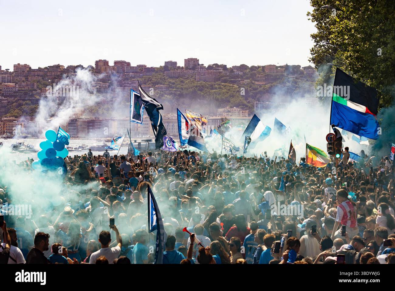CRO 26 mai 2025 Naples, Lungomare Caracciolo. Le défilé des champions italiens sur les bus à toit ouvert. Neaphoto Sergio Siano Banque D'Images