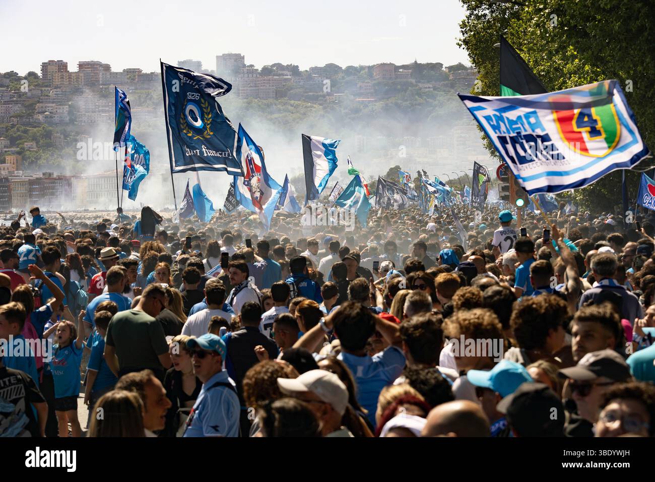 CRO 26 mai 2025 Naples, Lungomare Caracciolo. Le défilé des champions italiens sur les bus à toit ouvert. Neaphoto Sergio Siano Banque D'Images
