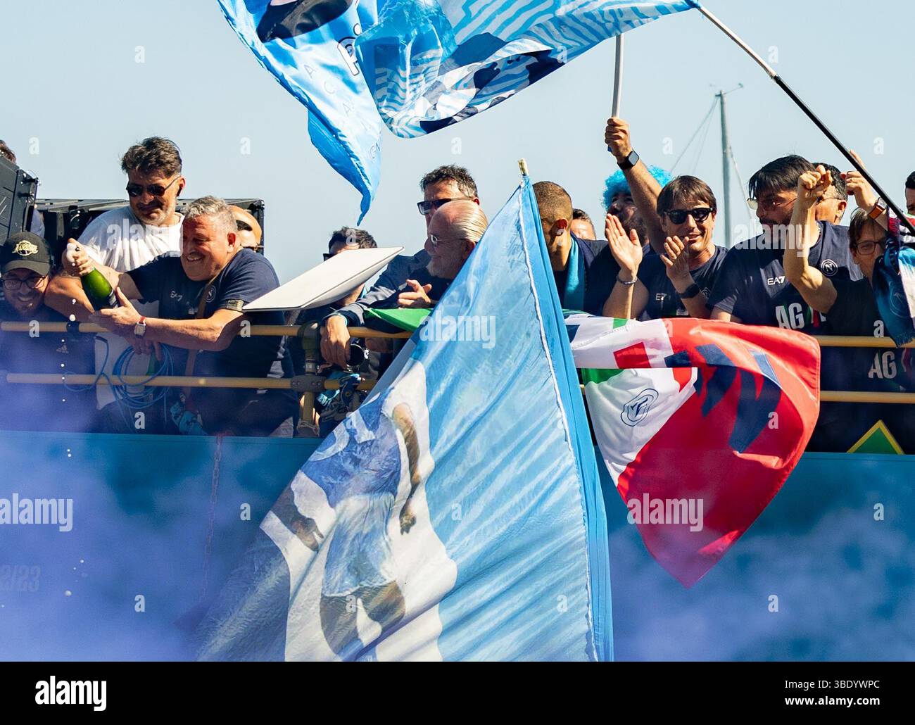 CRO 26 mai 2025 Naples, Lungomare Caracciolo. Le défilé des champions italiens sur les bus à toit ouvert. Neaphoto Sergio Siano Banque D'Images