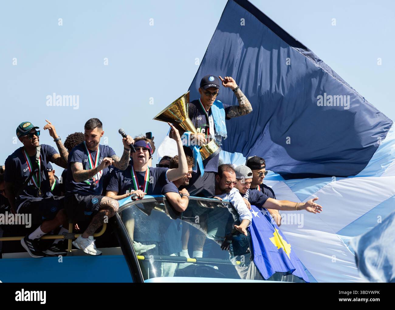CRO 26 mai 2025 Naples, Lungomare Caracciolo. Le défilé des champions italiens sur les bus à toit ouvert. Neaphoto Sergio Siano Banque D'Images