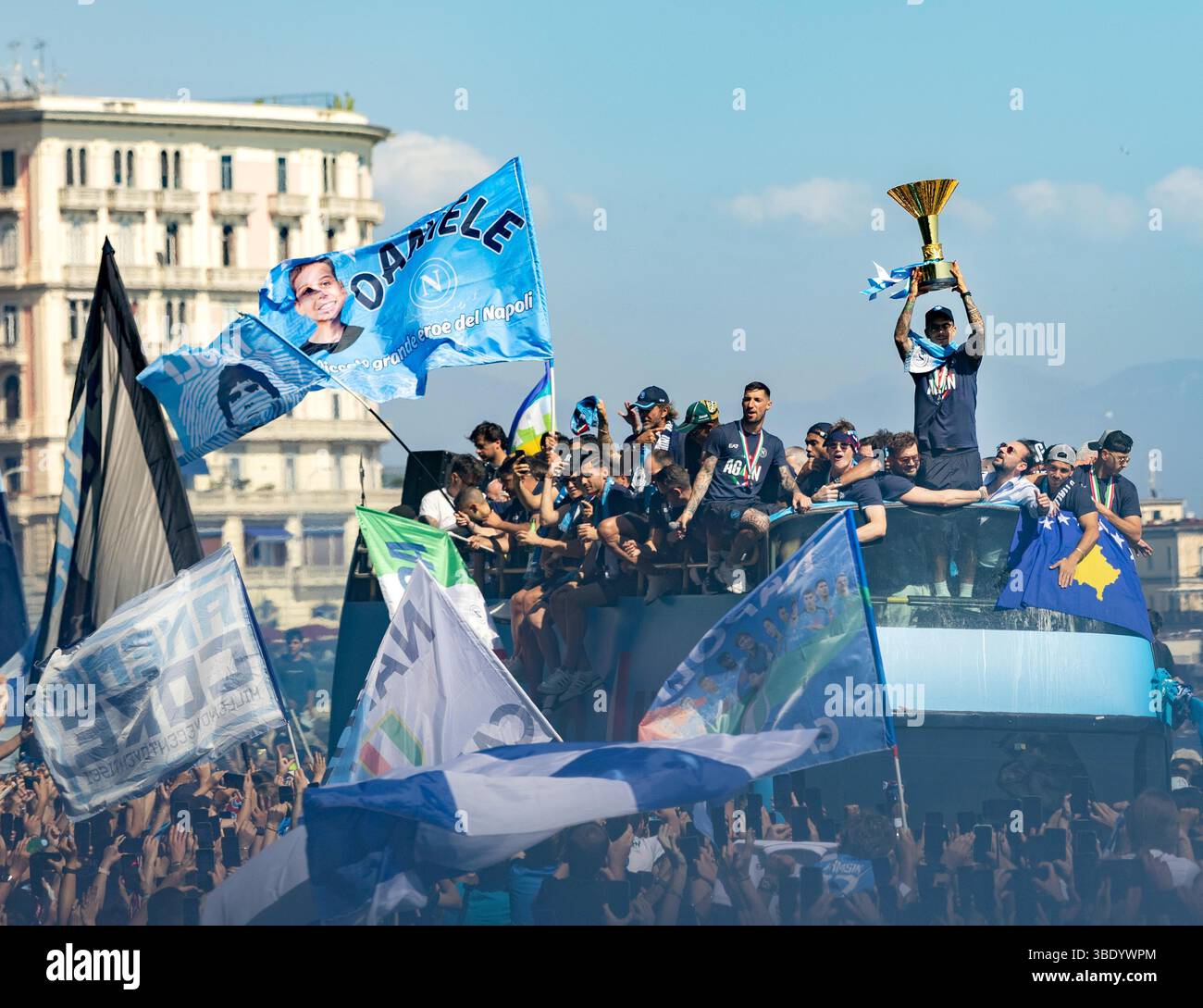 CRO 26 mai 2025 Naples, Lungomare Caracciolo. Le défilé des champions italiens sur les bus à toit ouvert. Neaphoto Sergio Siano Banque D'Images