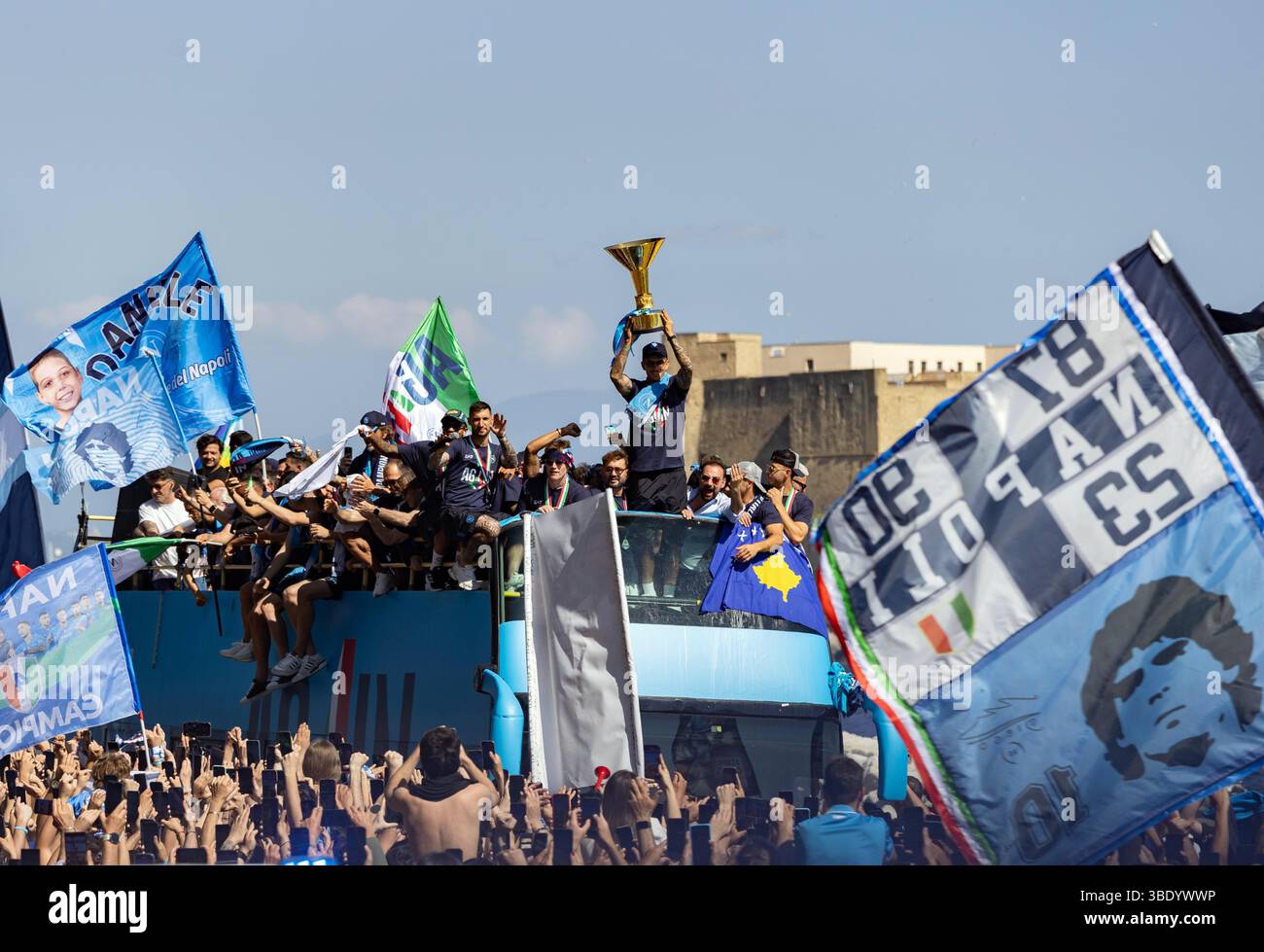 CRO 26 mai 2025 Naples, Lungomare Caracciolo. Le défilé des champions italiens sur les bus à toit ouvert. Neaphoto Sergio Siano Banque D'Images