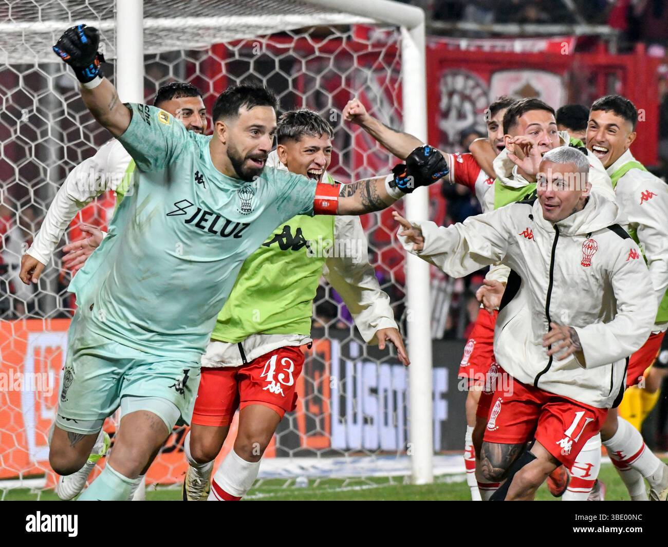 24 mai 2025. Club Huracan affronte Independiente pour les quarts de finale Torneo Liga profesional de Futbol AFA Argentina. Huracan gagne par penalty. Banque D'Images