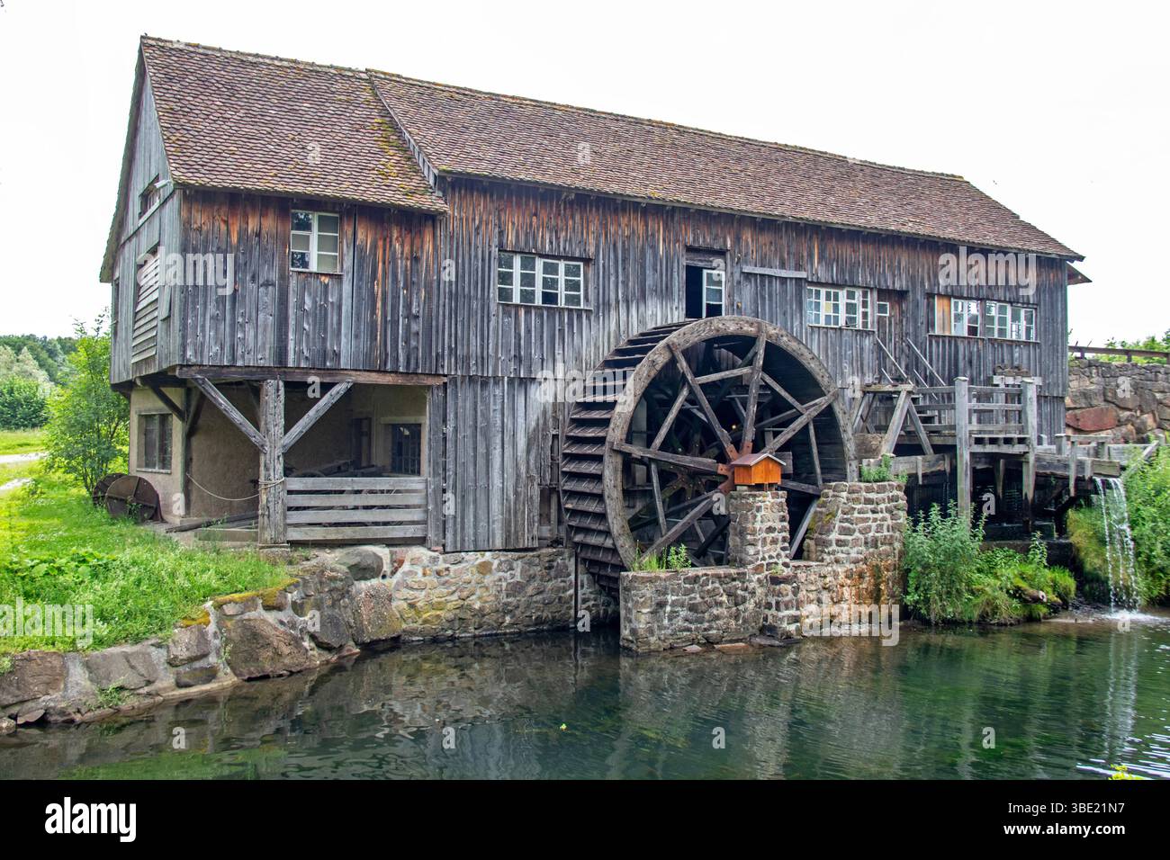 L'ancienne scierie hydraulique d'Ungersheim, avec son moulin à eau utilisé pour construire des poutres. Banque D'Images
