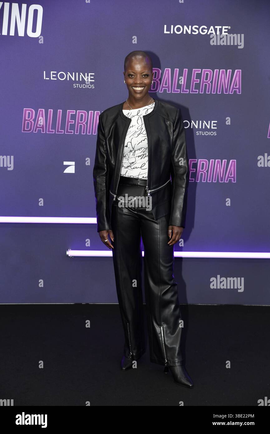 Palst Florence Kasumba BEI derFrom the World of John Wick Ballerina Premiere ...