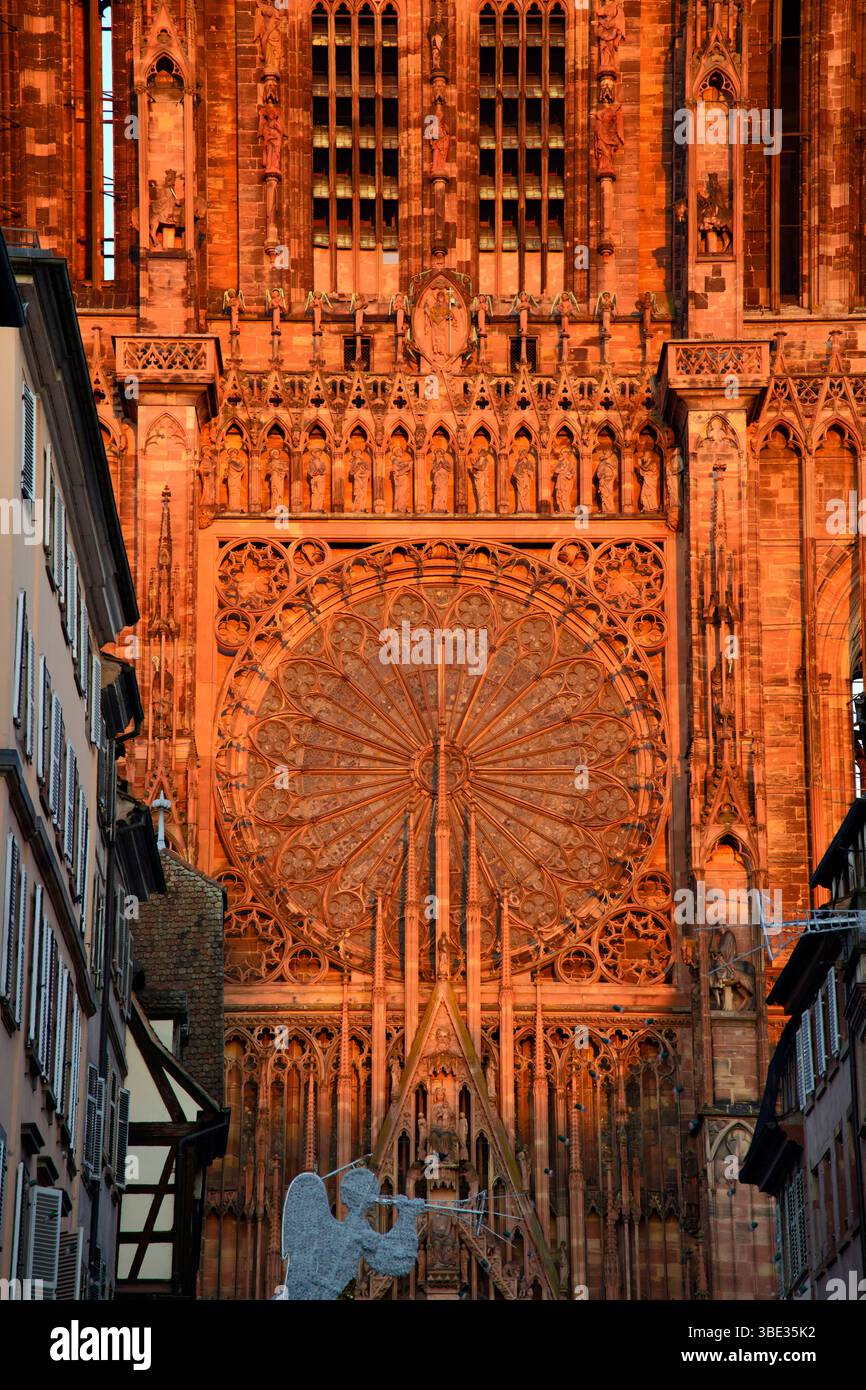 La France, Bas Rhin, Strasbourg, vieille ville classée au Patrimoine Mondial de l'UNESCO, la cathédrale de Notre Dame Banque D'Images