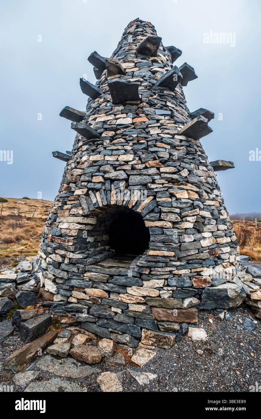 France, Ardèche, Sainte-Eulalie, Mont Gerbier de jonc, sources de la Loire, Château d'eau de l'agronome et architecte paysagiste Gilles Clément, sur le fossé continental de l'eau entre Méditerrannée et Atlantique Banque D'Images