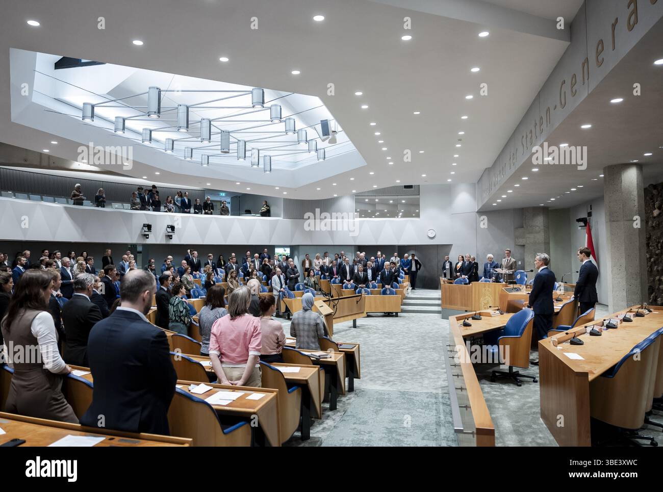 LA HAYE - membres de la Chambre basse lors d'un service commémoratif pour l'ancien dirigeant du D66, ancien écrivain et spécialiste des sciences naturelles Jan Terlouw, décédé à l'âge de 93 ans. ANP REMKO DE WAAL pays-bas Out - belgique Out Banque D'Images
