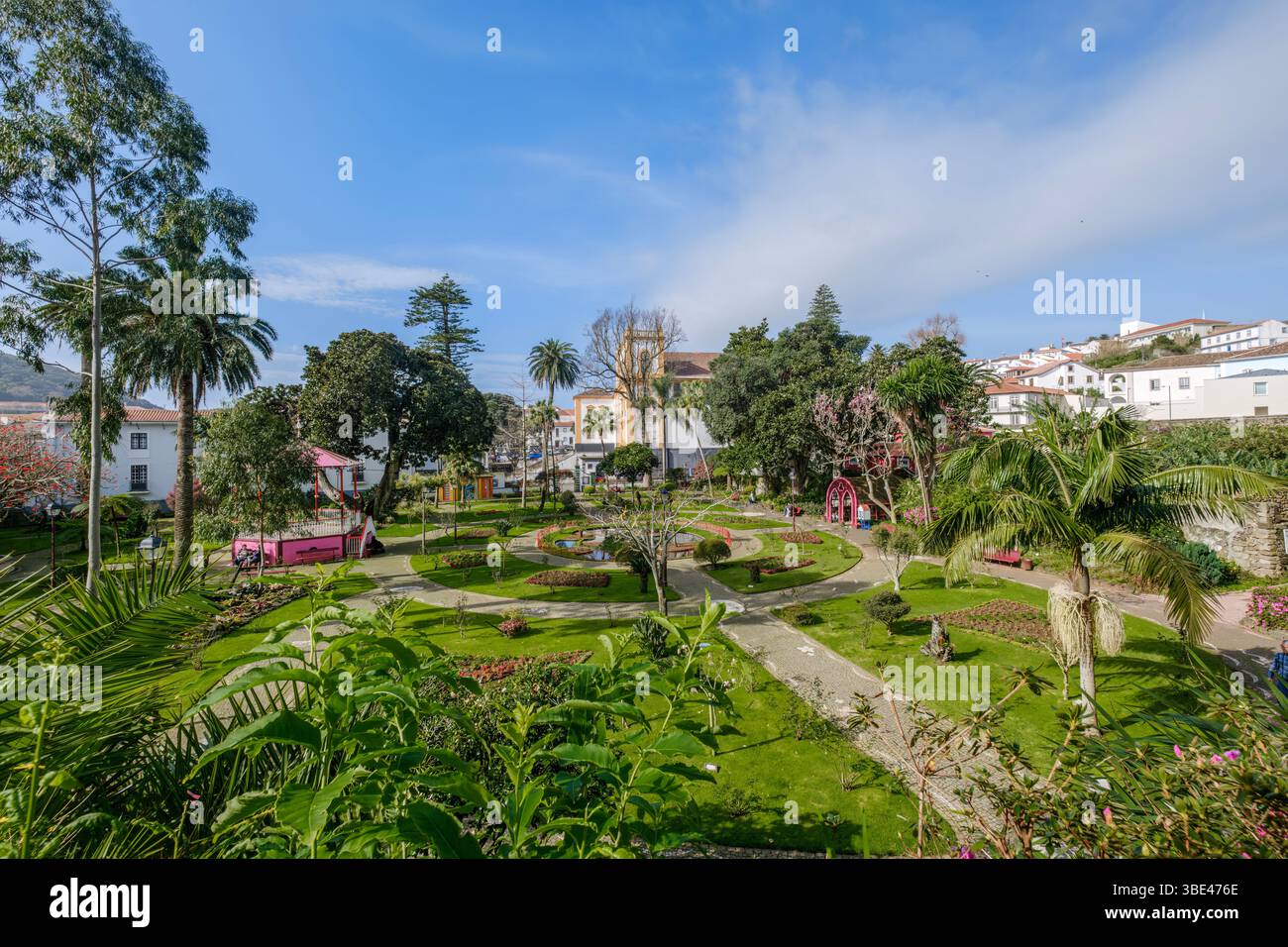 Jardim Duque de Terceira, jardin public tropical avec palmiers et aire de jeux à Angra do Heroismo, parc paysager, ville coloniale portugaise, Terce Banque D'Images
