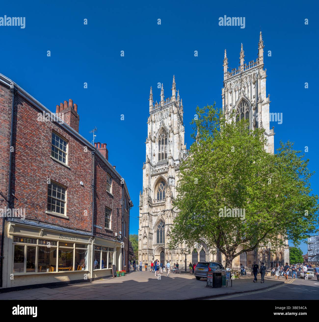 La façade ouest de York Minster (cathédrale de York), York, North Yorkshire, Angleterre Royaume-Uni Banque D'Images