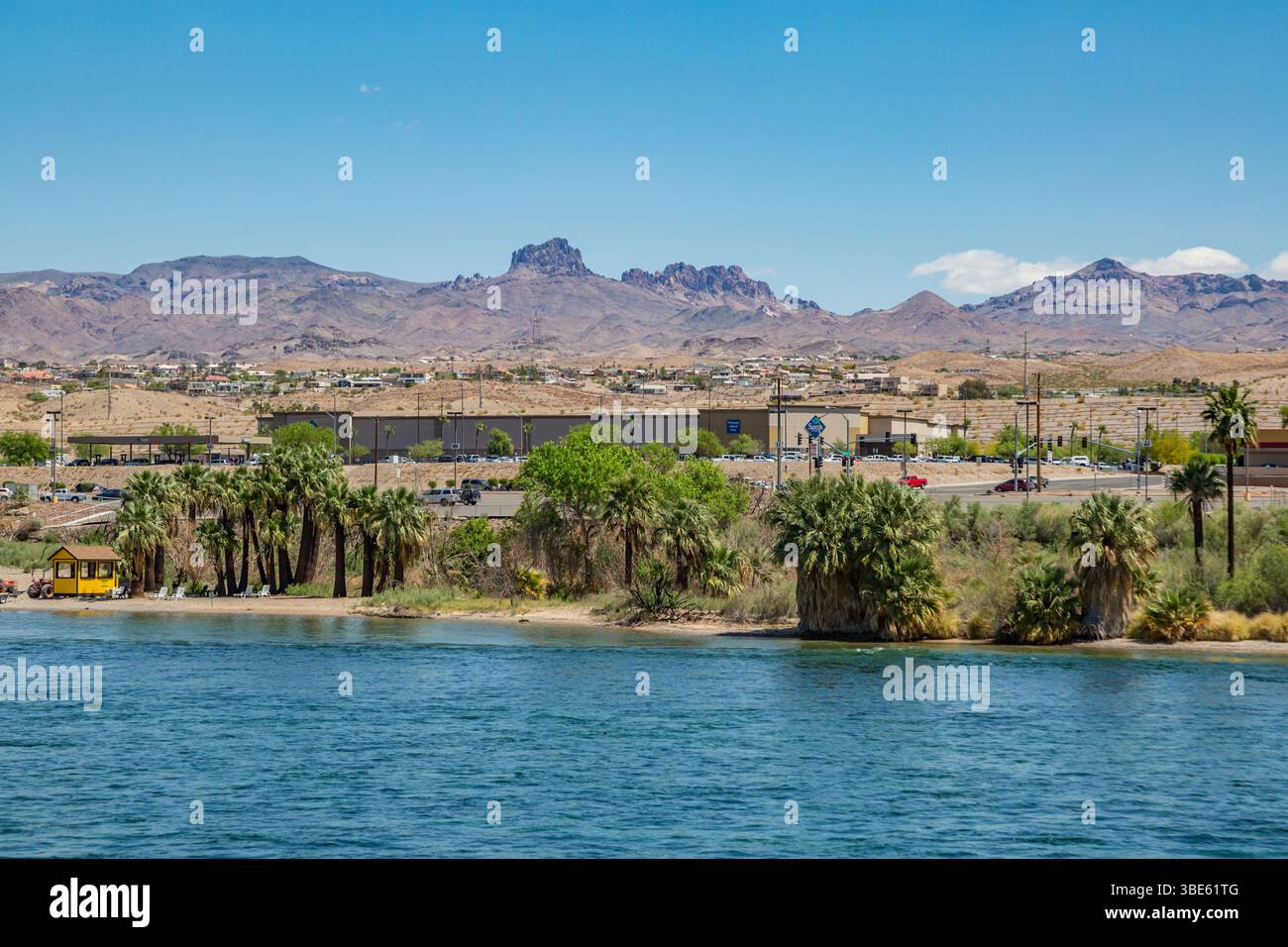 Magasin Sam's Club dans le désert près du fleuve Colorado à Bullhead City, Arizona Banque D'Images