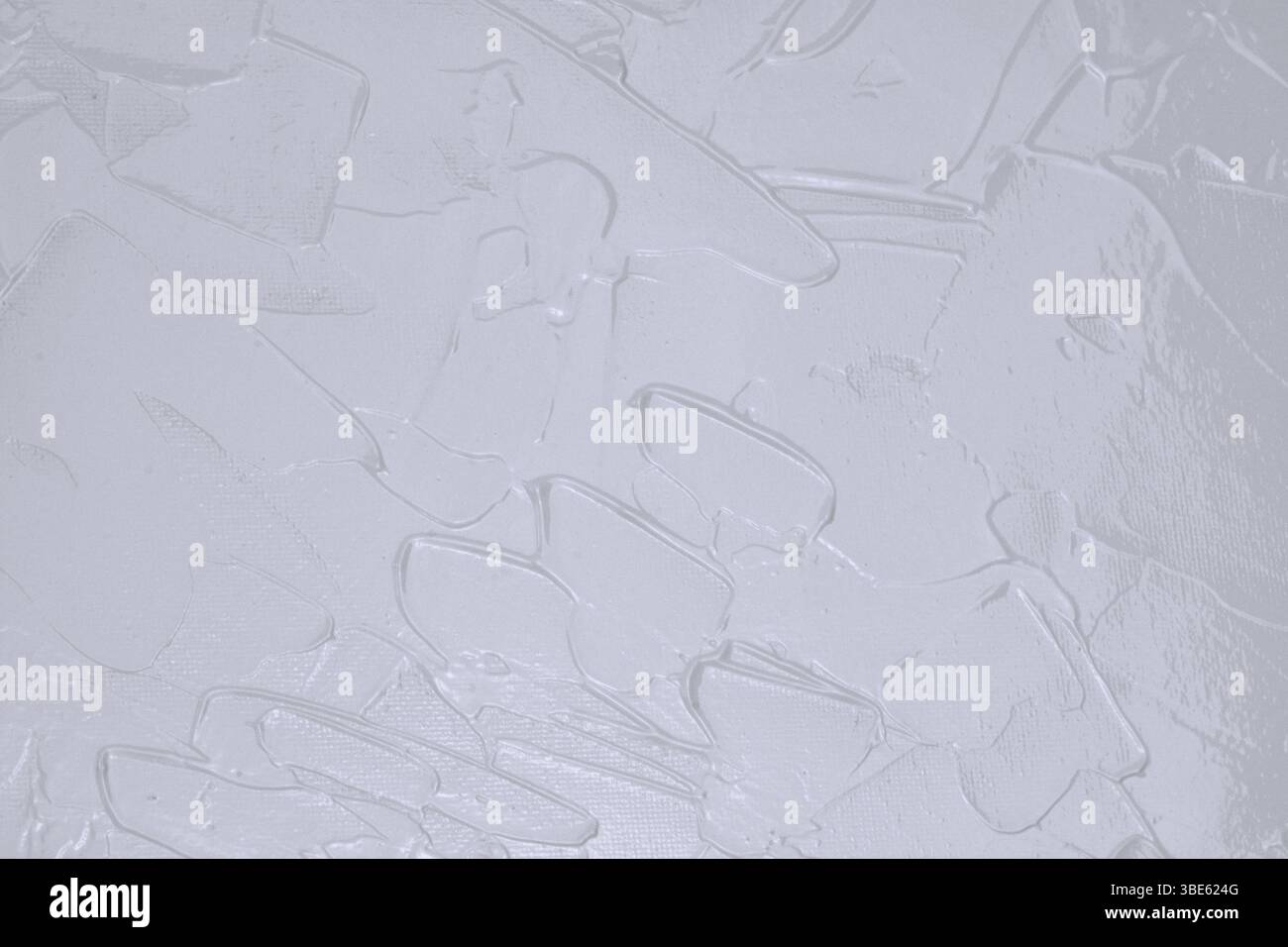 Une œuvre d'art abstraite minimaliste créée à l'aide de gesso et de peinture acrylique sur toile. Les textures subtiles et les traits forment une composition monochrome, offrant d Banque D'Images