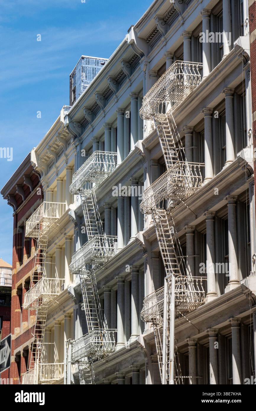 Le quartier historique de Soho abrite de nombreux bâtiments à façade en fonte, 2025, New York City, États-Unis Banque D'Images
