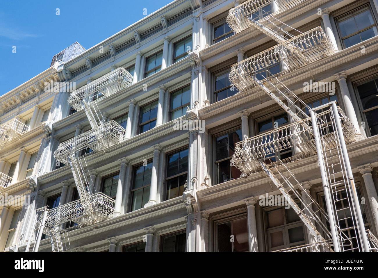 Le quartier historique de Soho abrite de nombreux bâtiments à façade en fonte, 2025, New York City, États-Unis Banque D'Images