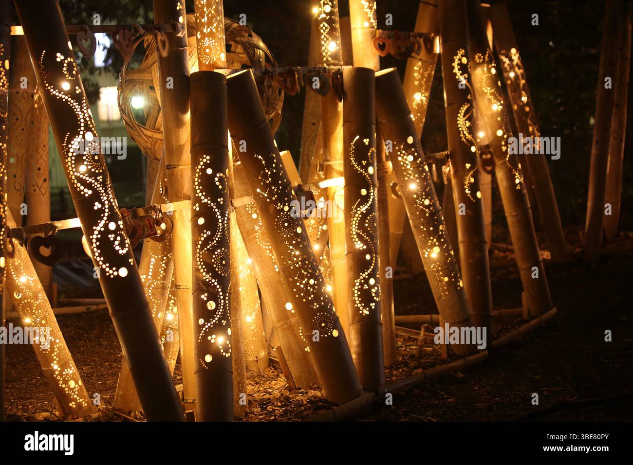 Vue nocturne des lanternes en bambou d'Ito à Shizuoka Banque D'Images
